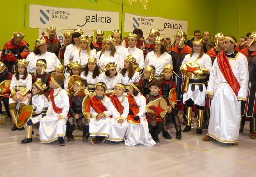 Máis de 2.000 persoas participaron na Cabalgata e festa de recepción aos Reis Magos en Oroso